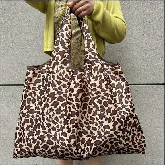 Tote- Lg nylon leopard print tote,NIP, inside pocket, wide straps, 20.8” x 15.7” - Picture 5 of 8